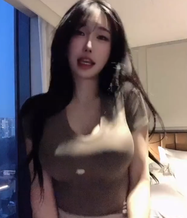 묵직한 사이즈의 존예 누님