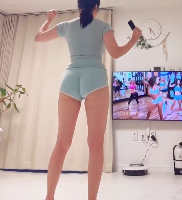 섹시한 몸매의 헬스 유투버