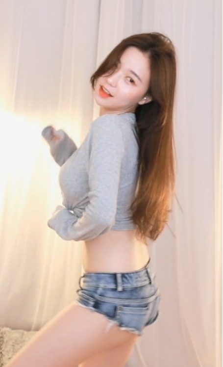 짧아도 너무 짧은 핫팬츠 섹시한 옆태 존예 화정이